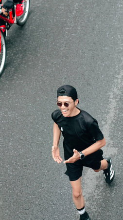 Jakarta, Indonesia - Februari 1, 2026: People running and jogging during Car Free Day event at Sudirman street, showing healthy lifestyle, urban fitness activity, and active communのeditorial素材