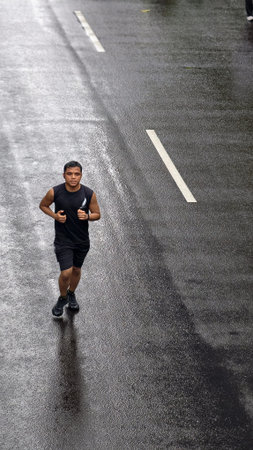 Jakarta, Indonesia - Februari 1, 2026: People running and jogging during Car Free Day event at Sudirman street, showing healthy lifestyle, urban fitness activity, and active communのeditorial素材