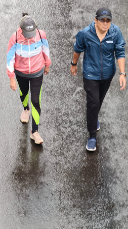 Jakarta, Indonesia - Februari 1, 2026: People running and jogging during Car Free Day event at Sudirman street, showing healthy lifestyle, urban fitness activity, and active communのeditorial素材