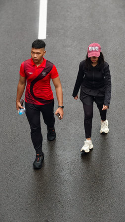 Jakarta, Indonesia - Februari 1, 2026: People running and jogging during Car Free Day event at Sudirman street, showing healthy lifestyle, urban fitness activity, and active communのeditorial素材