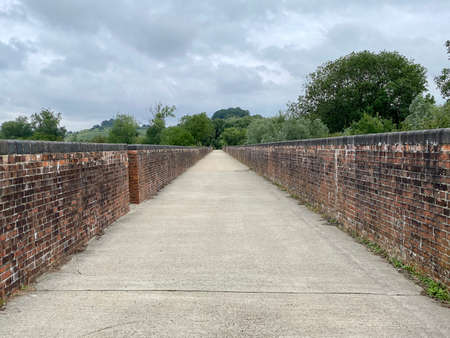 A long pathway at the top of a disused aqueduct stretches into the distance.の写真素材