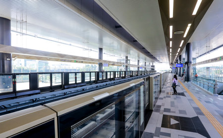 Passenger waiting for Malaysia MRT (Mass Rapid Transit) trainのeditorial素材