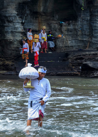 BALI, INDONESIA - NOVEMBER 15, 2017 : Balinese people in traditional clothes during religious ceremony at Tanah Lot temple, Bali.のeditorial素材