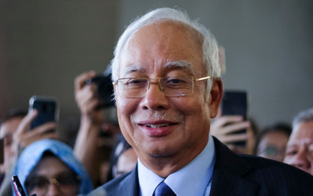 KUALA LUMPUR, MALAYSIA - SEPTEMBER 20, 2018 : Former Malaysia's prime minister, Najib Razak (C) reacts as he speaks to journalists after a court appearance in Kuala Lumpur Courts Complex.のeditorial素材