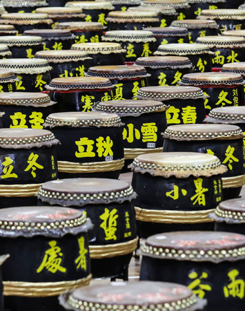A row of traditional drums for performance ahead of Chinese New Year celebration.のeditorial素材