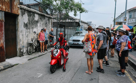 PENANG, MALAYSIA - NOVEMBER 24, 2018 : Tourist taking picture with street art mural in Penang, Malaysia. Tourist attraction place to visit.のeditorial素材