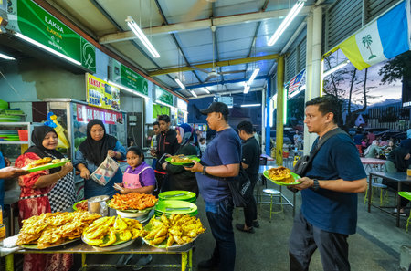 PENANG, MALAYSIA - FEBRUARY 15, 2020 : People line up to pay for famous Penang food called pasembur rojakのeditorial素材