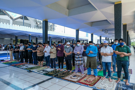 KUALA LUMPUR, MALAYSIA - APRIL 01, 2022: Muslim performing Friday or Jumaat mass prayers at National Mosque.のeditorial素材