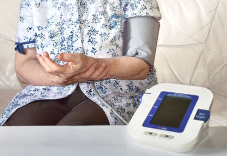 sphygmomanometer blood pressure device retiree health control