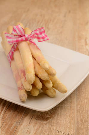 White asparagus on a plate on a kitchen tableの写真素材