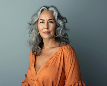 an older woman with gray hair posing for the cameraの素材