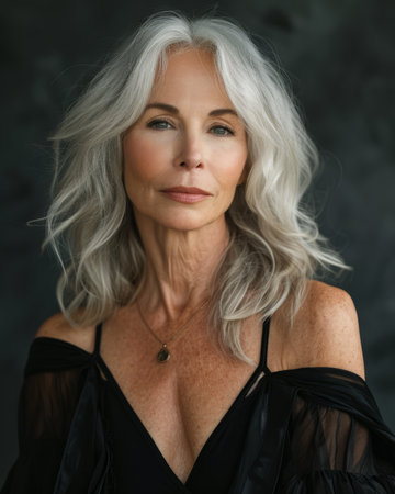 an older woman with white hair posing for a portraitの素材