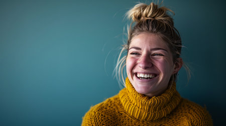 a woman is laughing while wearing a yellow sweaterの素材