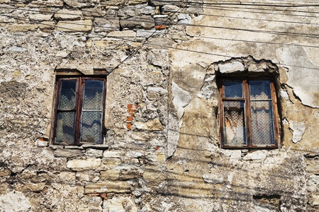 two window of abandoned house at dayの写真素材
