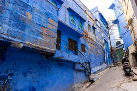 JODHPUR, RAJASTHAN, INDIA - JULY 2021: The bright blue color street and houses of the blue city in navchokiya of Jodhpur.のeditorial素材
