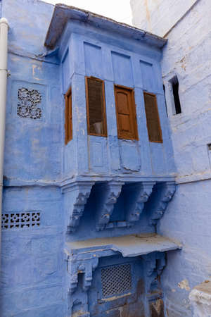 JODHPUR, RAJASTHAN, INDIA - JULY 2021: The bright blue color street and houses of the blue city in navchokiya of Jodhpur.のeditorial素材