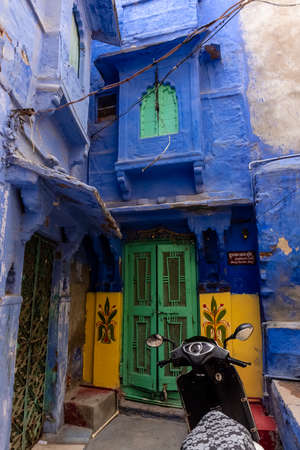 JODHPUR, RAJASTHAN, INDIA - JULY 2021: The bright blue color street and houses of the blue city in navchokiya of Jodhpur.のeditorial素材