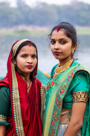 Ghaziabad, Uttar Pradesh, India - October 2022: Chhath Puja, Indian hindu female devotee performing rituals of chhath puja while standing in river to worship lord sun during sunsetのeditorial素材