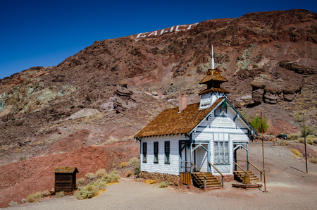Calico is a former silver mining town which is now a ghost town. Here is the old schoolhouse of the townの写真素材