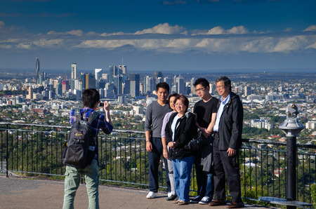 Tourists take advantage of Mt Coot-tha lookout to take pictures of Brisbane City Centreのeditorial素材
