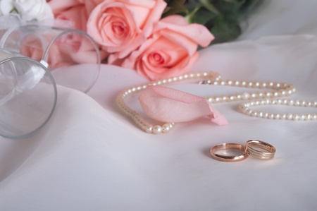 Rose, pearl necklace and wedding ringsの写真素材