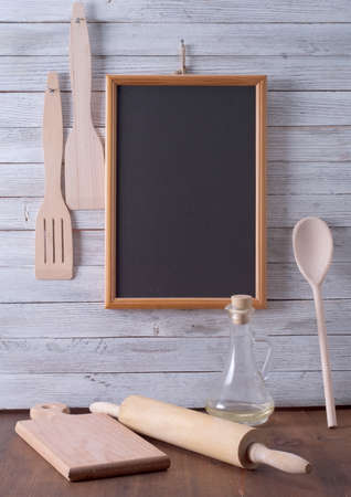 Blackboard on wooden surface and serving spoonsの写真素材