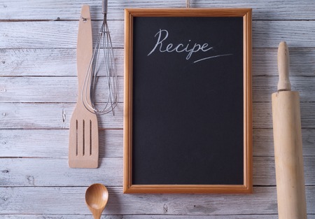 Blackboard on wooden surface and serving spoonsの写真素材