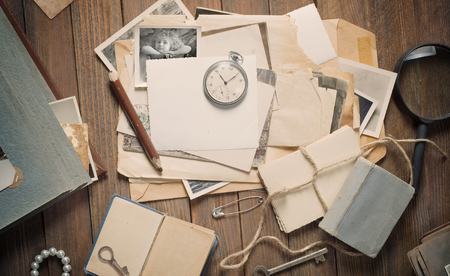 Old photos and letters on the wooden tableの写真素材