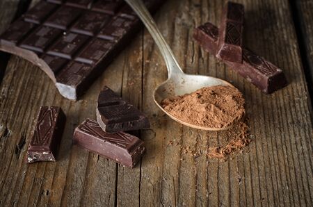 cocoa powder with chocolate blocks