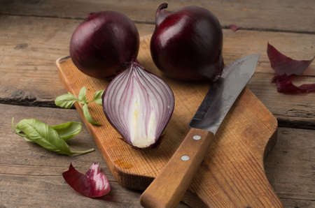 Fresh red onion on a cutting boardの写真素材