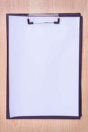 white paper note on bord Blank space for text input.の写真素材