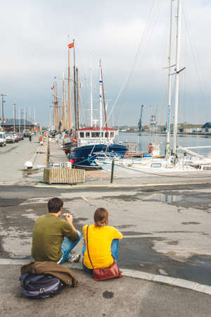 SAINT-MALO, FRANCE - OCTOBER 7, 2009: Tourists looking at boats and yachts moored in harbour of Saint-Maloのeditorial素材