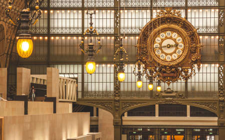 PARIS, FRANCE - OCTOBER 2, 2009: Beautiful clock in main hall of Musee d'Orsayのeditorial素材
