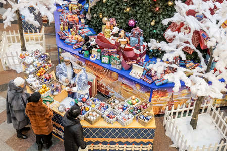 MOSCOW - 30 NOVEMBER, 2017: Shop assistants dressed as Snow Maidens for Christmas sales selling beautiful handmade Christmas baubles in central shopping mallのeditorial素材