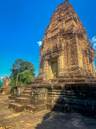 The East Mebon Mount Temple was erected in honor of the god Shiva, a temple of the Khmer civilization, located on the territory of Angkor in Cambodiaの写真素材