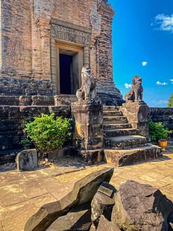 The East Mebon Mount Temple was erected in honor of the god Shiva, a temple of the Khmer civilization, located on the territory of Angkor in Cambodiaの写真素材