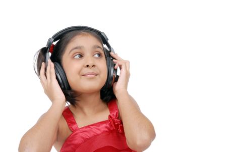 little girl enjoying listening to the music
の写真素材