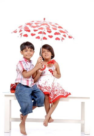 twin brother and sister covering each other in umbrella
の写真素材