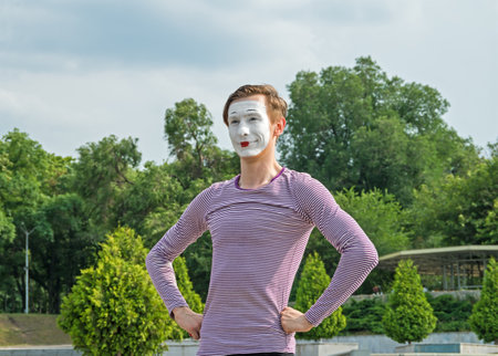 Dnepropetrovsk, Ukraine - June 29, 2013: Performance mime artists at the city festival of street artのeditorial素材