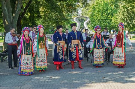 Dnipro, Ukraine - August 23, 2015: Performances of folk artists on feast day of the state flag of Ukraineのeditorial素材