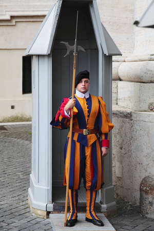 VATICAN CITY, ROME, ITALY - SEPTEMBER 2012: Papal Swiss Guard in their traditional uniform stands guard at the entrance of Saint Peter's Basilica on September 5, 2012
のeditorial素材
