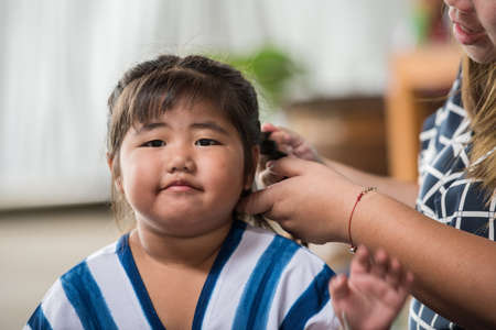 Mom making hair for her daughterの写真素材