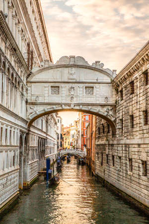 The enclosed bridge of Sighs over Rio di Palazzo which connects the New Prison and the Dodge's Palace, Veniceのeditorial素材