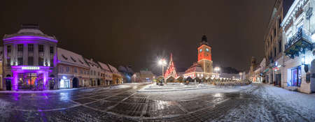 BRASOV, ROMANIA - 15 DECEMBER 2016: Brasov Council House panoramic night view with Christmas Tree decorated and traditional winter market in the old town center, Romaniaのeditorial素材