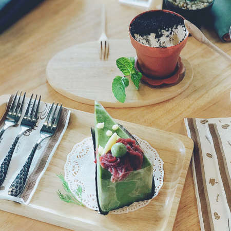 Green tea cake with red bean