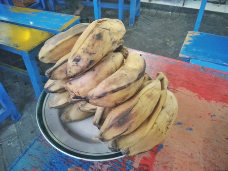 a plate of boiled bananas is served on a plate as a snackの写真素材