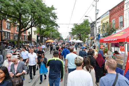 Toronto/ON, Canada â September 8, 2019: People walk on the street during the annual Cabbagetown Festivalのeditorial素材