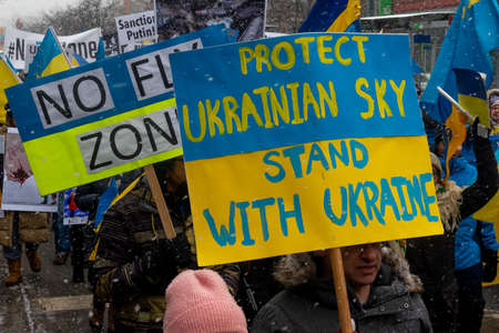 Toronto, ON, Canada - September 30, 2021: The logo and brand sign of Shoppers Drug Mart Store in Toronto, Canada. Shoppers Drug Mart is a corporation that is owned by Loblaw companies.のeditorial素材