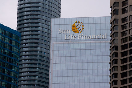 Toronto, ON, Canada â August 30, 2023: View at the Sun Life Financial company sign in Torontoのeditorial素材