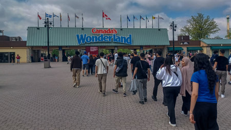 Vaughan, ON, Canada - September 3, 2025: Sign of the entrance of Canadaâs Wonderland amusement park.のeditorial素材